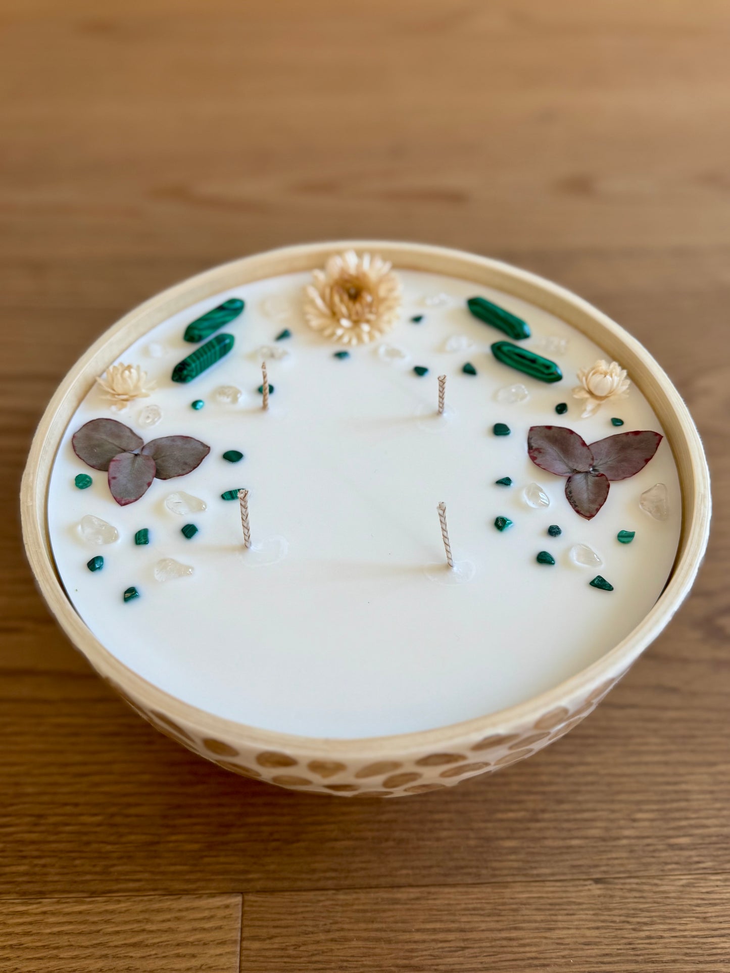 Bambus Mosaik Kerze mit Malachit, Bergkristall und Strohblumen