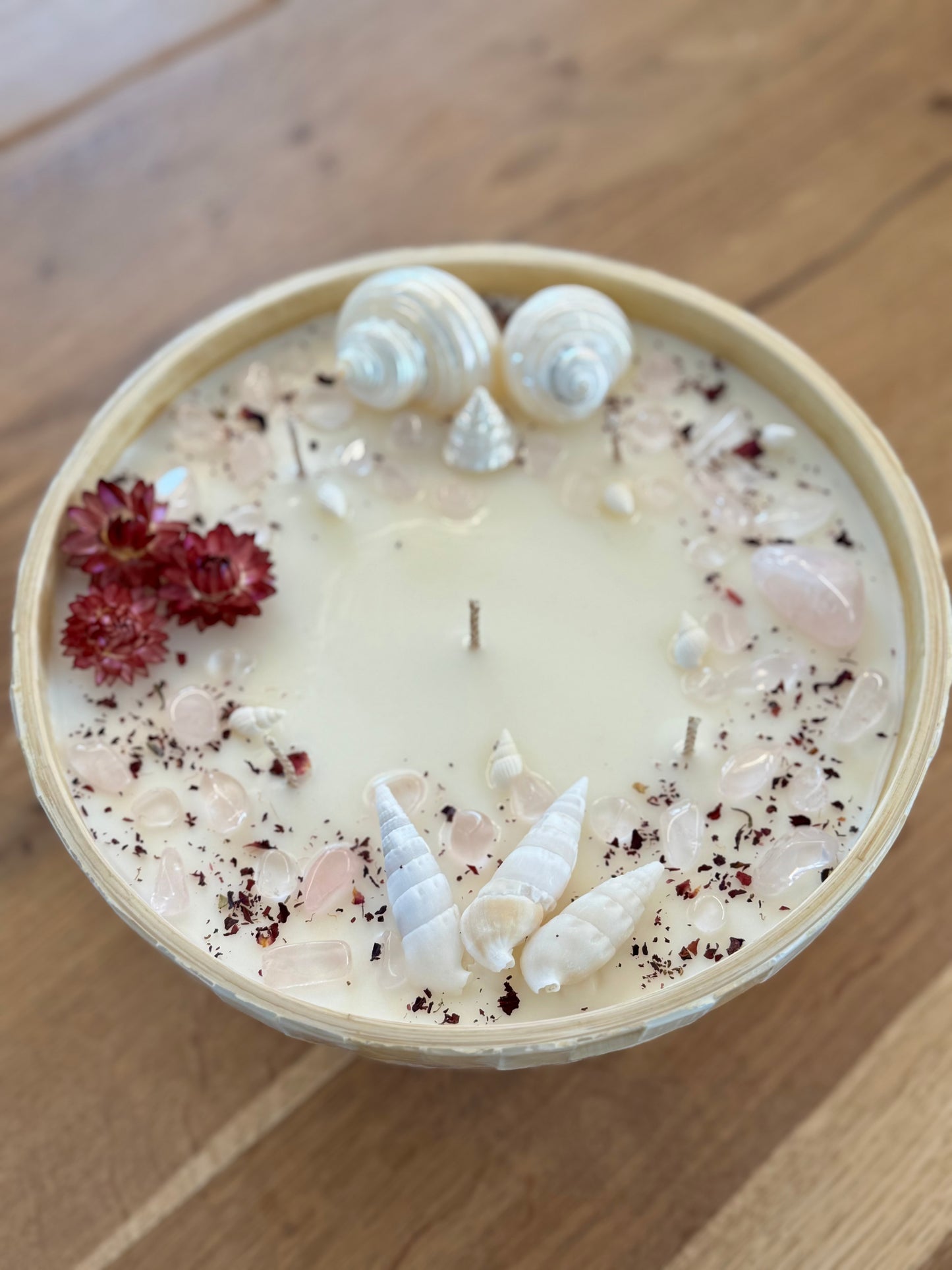 Bambus Mosaik Kerze mit Rosenquarz und Muscheln