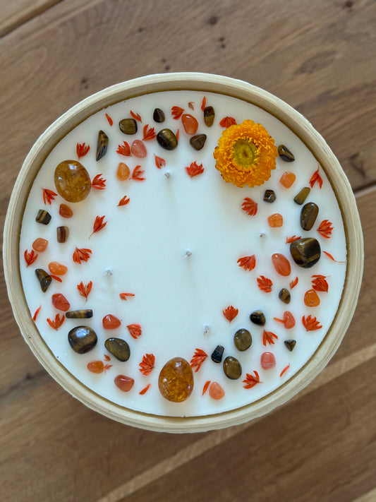 Bambus Mosaik Kerze mit orangem Citrin, Bernstein und Strohblume