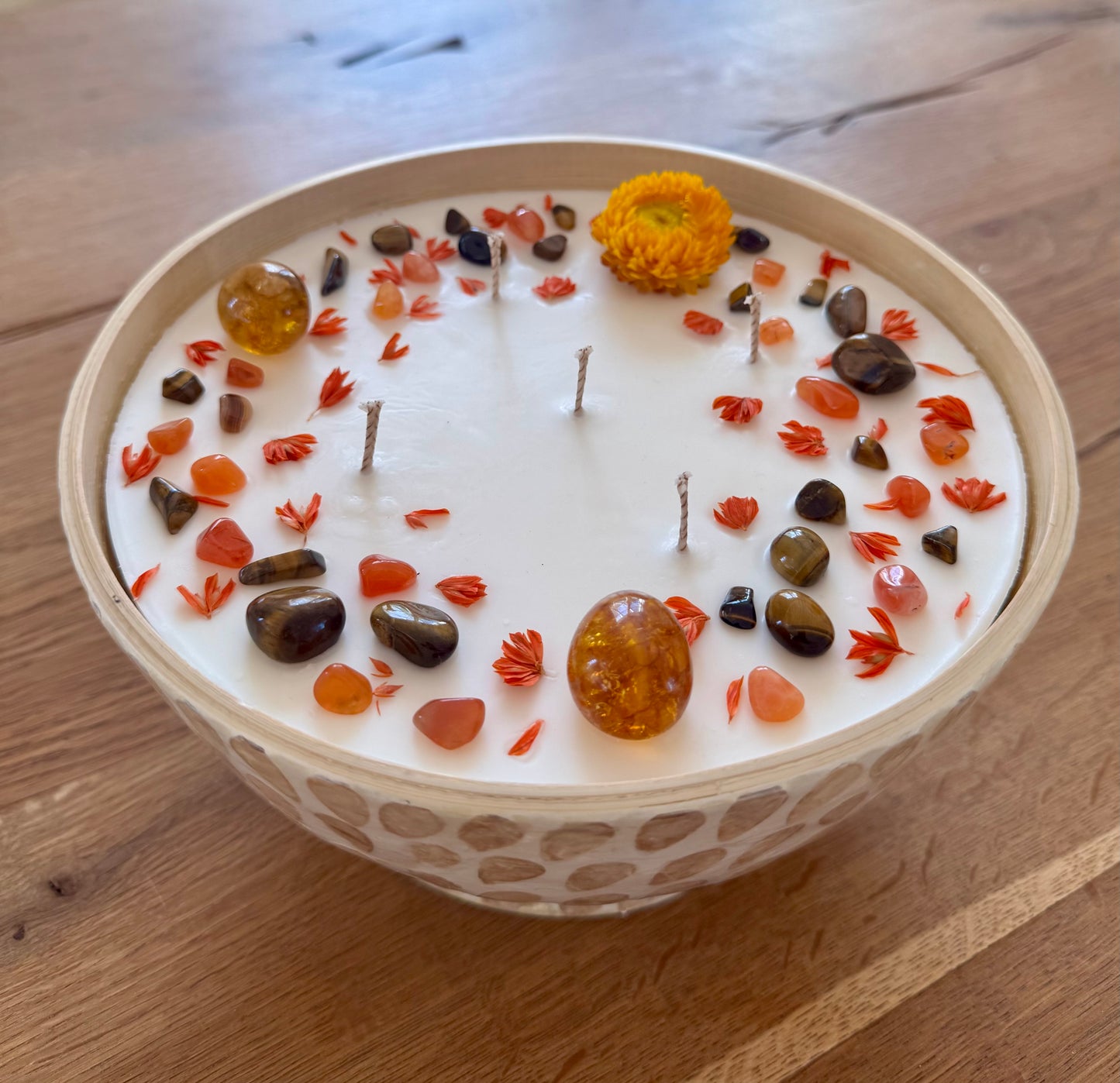 Bambus Mosaik Kerze mit orangem Citrin, Bernstein und Strohblume