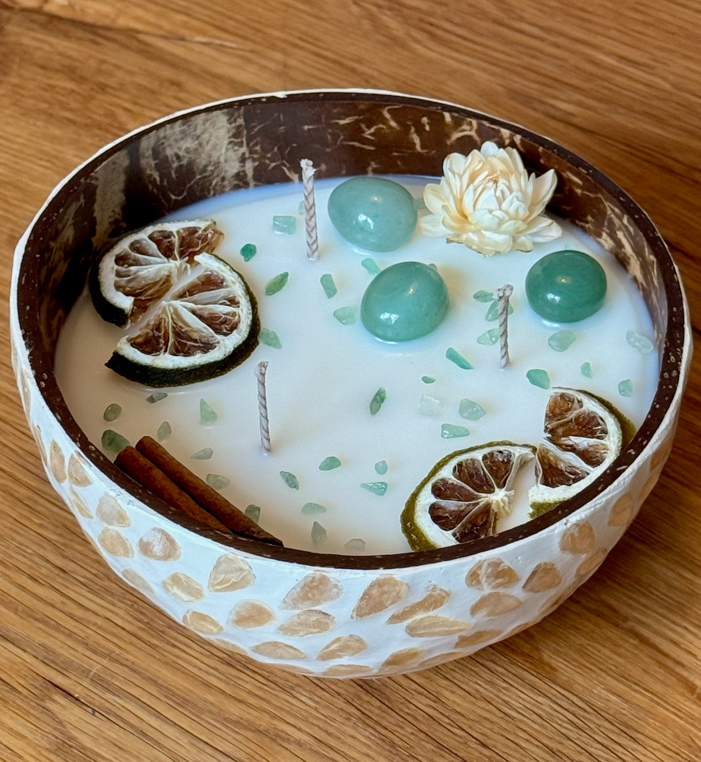 Kerze mit Aventurin, Limetten, Zimt und Strohblume