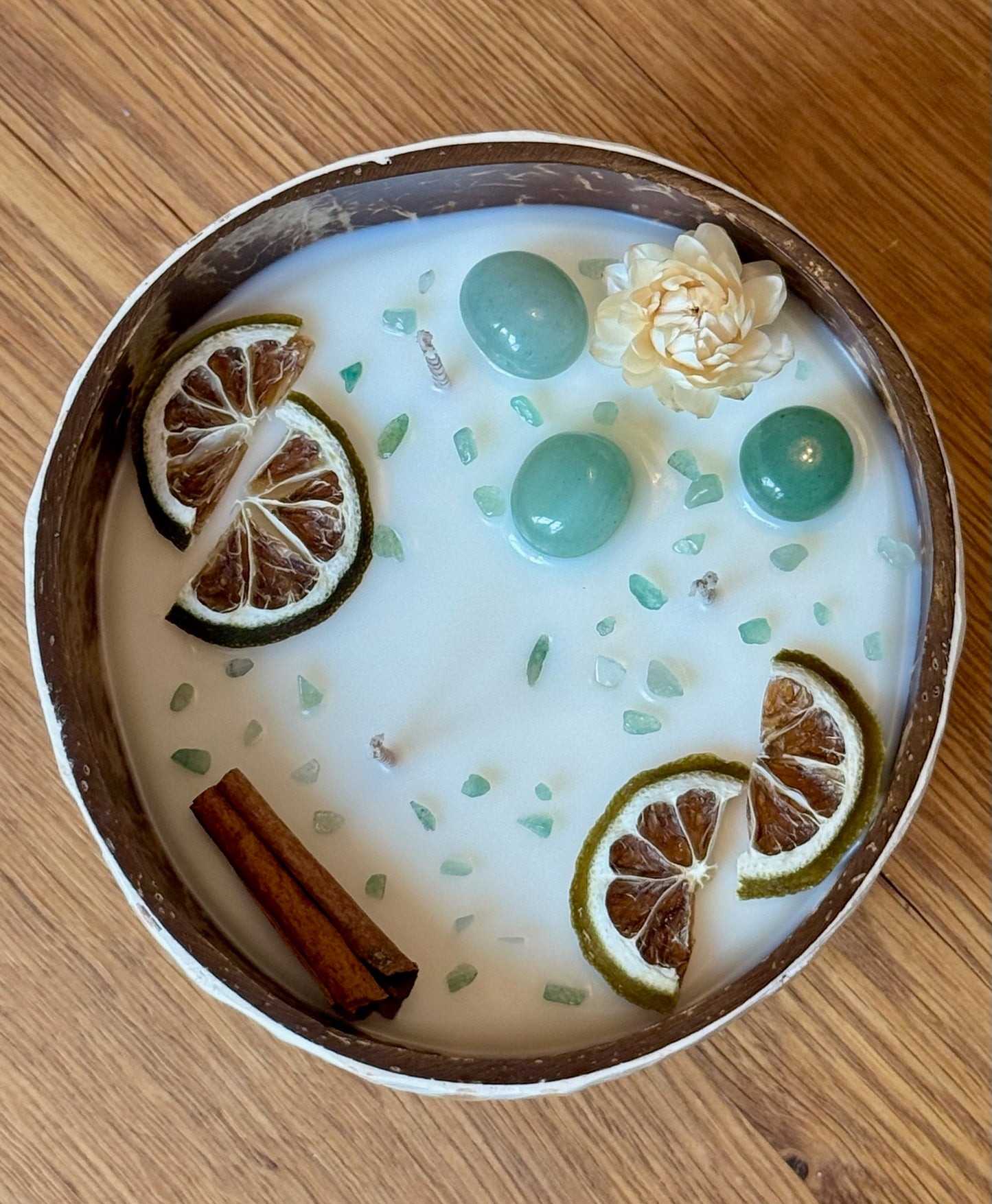 Kerze mit Aventurin, Limetten, Zimt und Strohblume